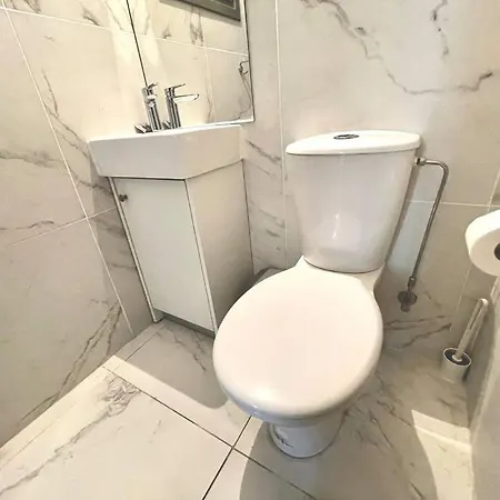 Demetra 1 Bdr Down Town By Platform 357 Apartment