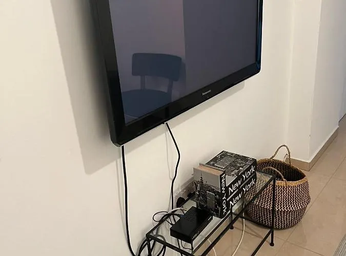 Demetra 1 Bdr Down Town * Nicosia